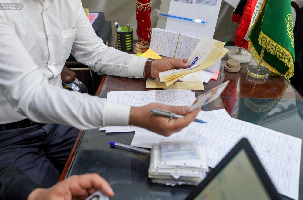 العتبة العلوية تمنح 2500 عائلة محتاجة 10 آلاف قسيمة شرائية بمناسبة عيد الفطر المبارك+(صور)