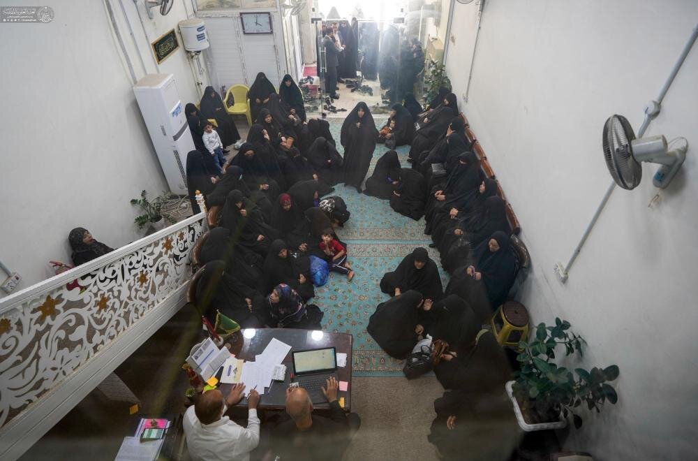 العتبة العلوية تمنح 2500 عائلة محتاجة 10 آلاف قسيمة شرائية بمناسبة عيد الفطر المبارك+(صور)