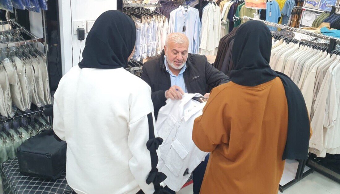 العتبة الحسينية توزع كسوة عيد الفطر المبارك الخاصة بأبناء شهداء الحشد الشعبي والقوات الأمنية+(صور)