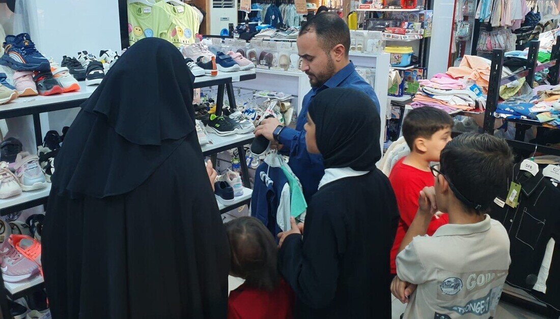 العتبة الحسينية توزع كسوة عيد الفطر المبارك الخاصة بأبناء شهداء الحشد الشعبي والقوات الأمنية+(صور)