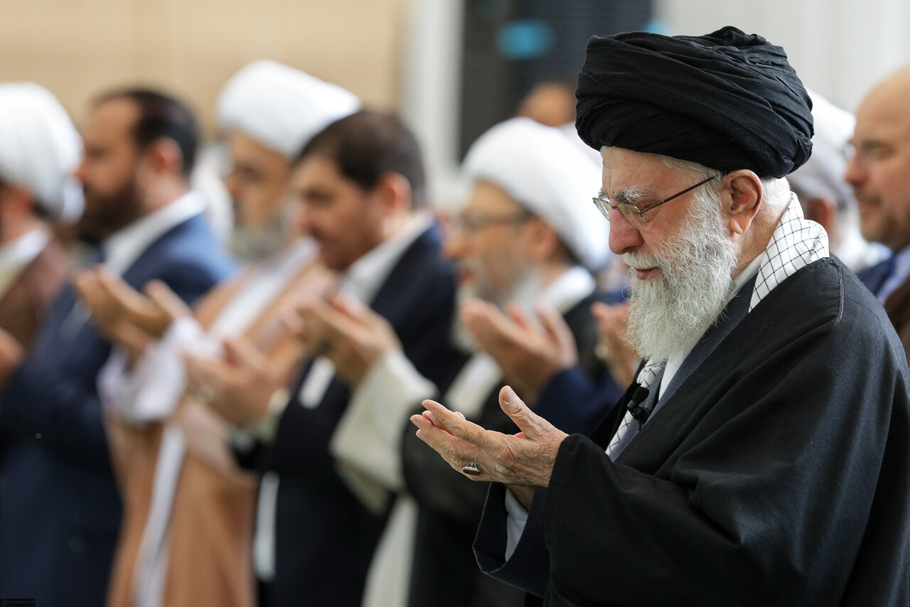 نماز عید الفطر رہبر انقلاب اسلامی کی امامت میں پڑھی جائے گی نماز عید الفطر رہبر انقلاب اسلامی کی امامت میں پڑھی جائے گی