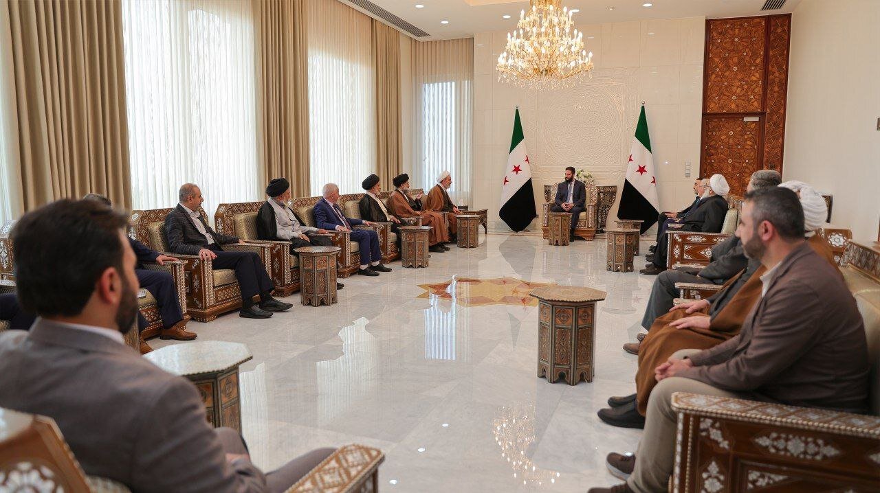 دیدار هیئت شیعیان سوریه با رئیس دولت انتقالی این کشور/ ابراز دلبستگی احمد الشرع به حرم حضرت زینب(س)