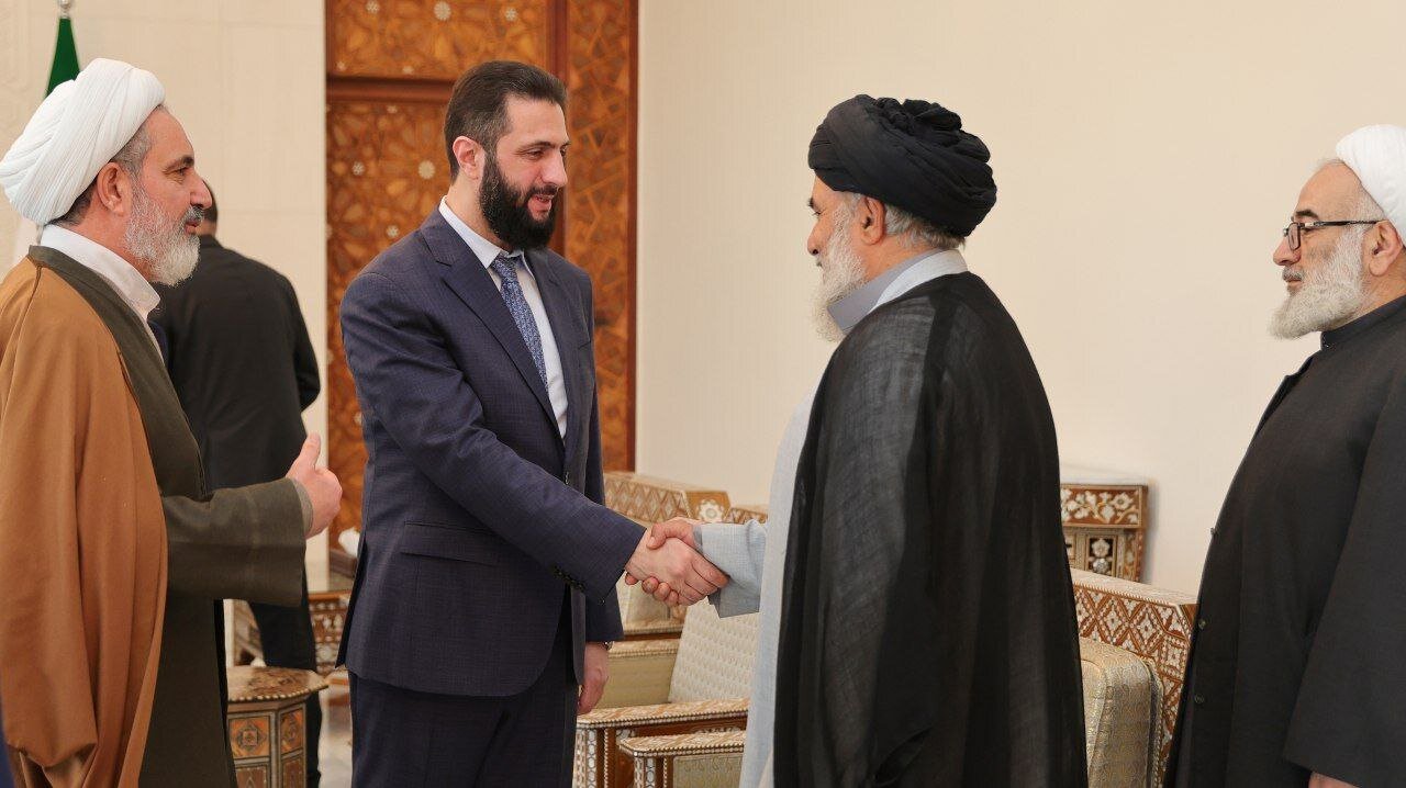 دیدار هیئت شیعیان سوریه با رئیس دولت انتقالی این کشور/ ابراز دلبستگی احمد الشرع به حرم حضرت زینب(س)