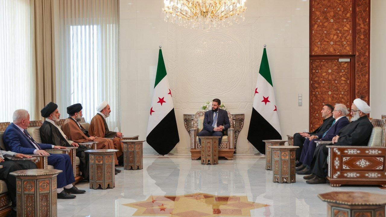 دیدار هیئت شیعیان سوریه با رئیس دولت انتقالی این کشور/ ابراز دلبستگی احمد الشرع به حرم حضرت زینب(س)