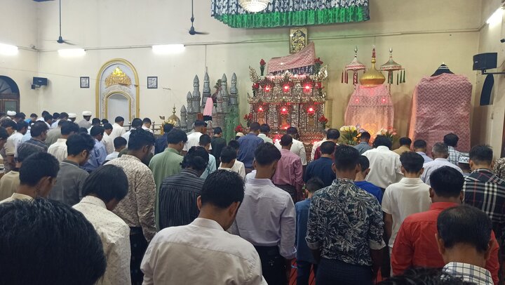ရန်ကုန်မြို့ ပန်ဂျာ ရှီအဟ် မတ်စ်ဂျစ်ဒ် တွင် တွင် နမာဇ်ဇေ အီးဒ်ဒေ ဖေသွ်ရ်  ဝတ်ပြုနေသည့် ပုံရိပ်များ ။ ။ Photos