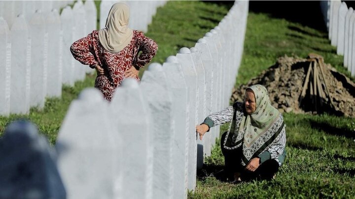 Majke Srebrenice obilježavaju godišnjicu prve kolektivne dženaze uz pojačane mjere sigurnosti