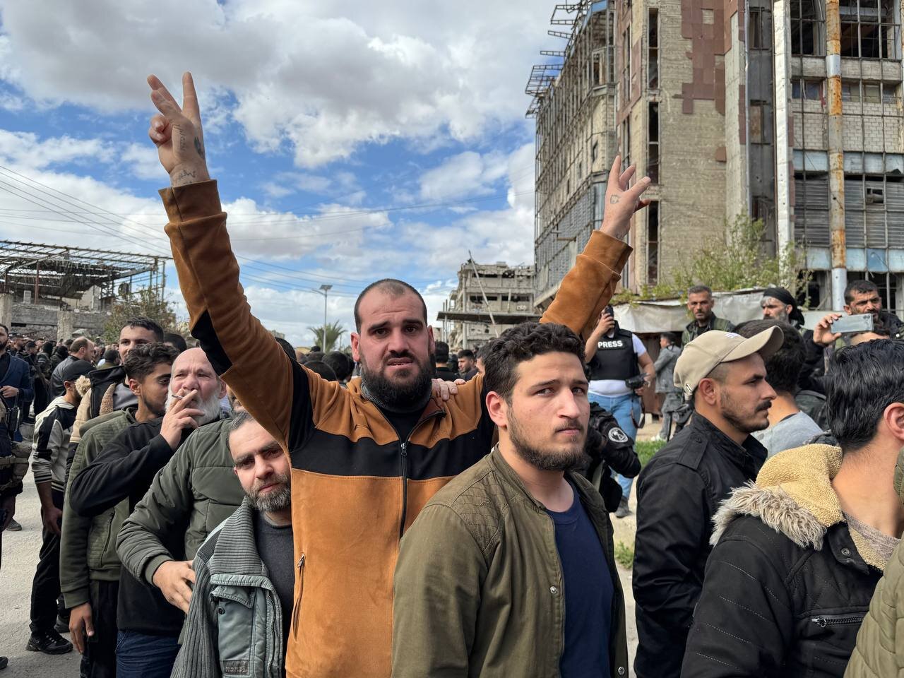 تبادل ۲۵۰ اسیر بین حکومت جولانی و نیروهای قسد در شهر حلب سوریه