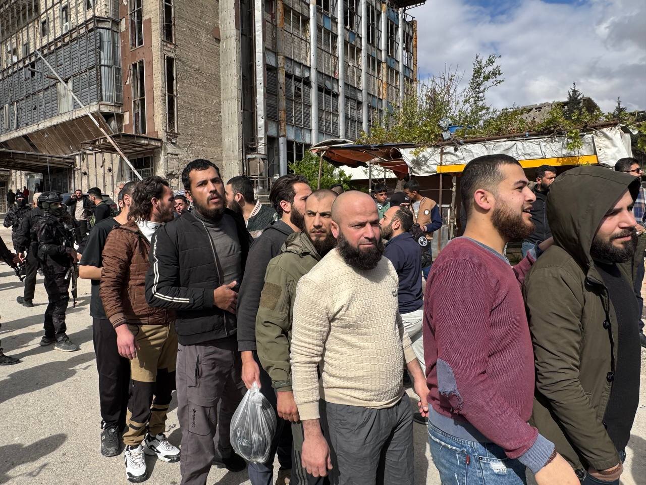 تبادل ۲۵۰ اسیر بین حکومت جولانی و نیروهای قسد در شهر حلب سوریه