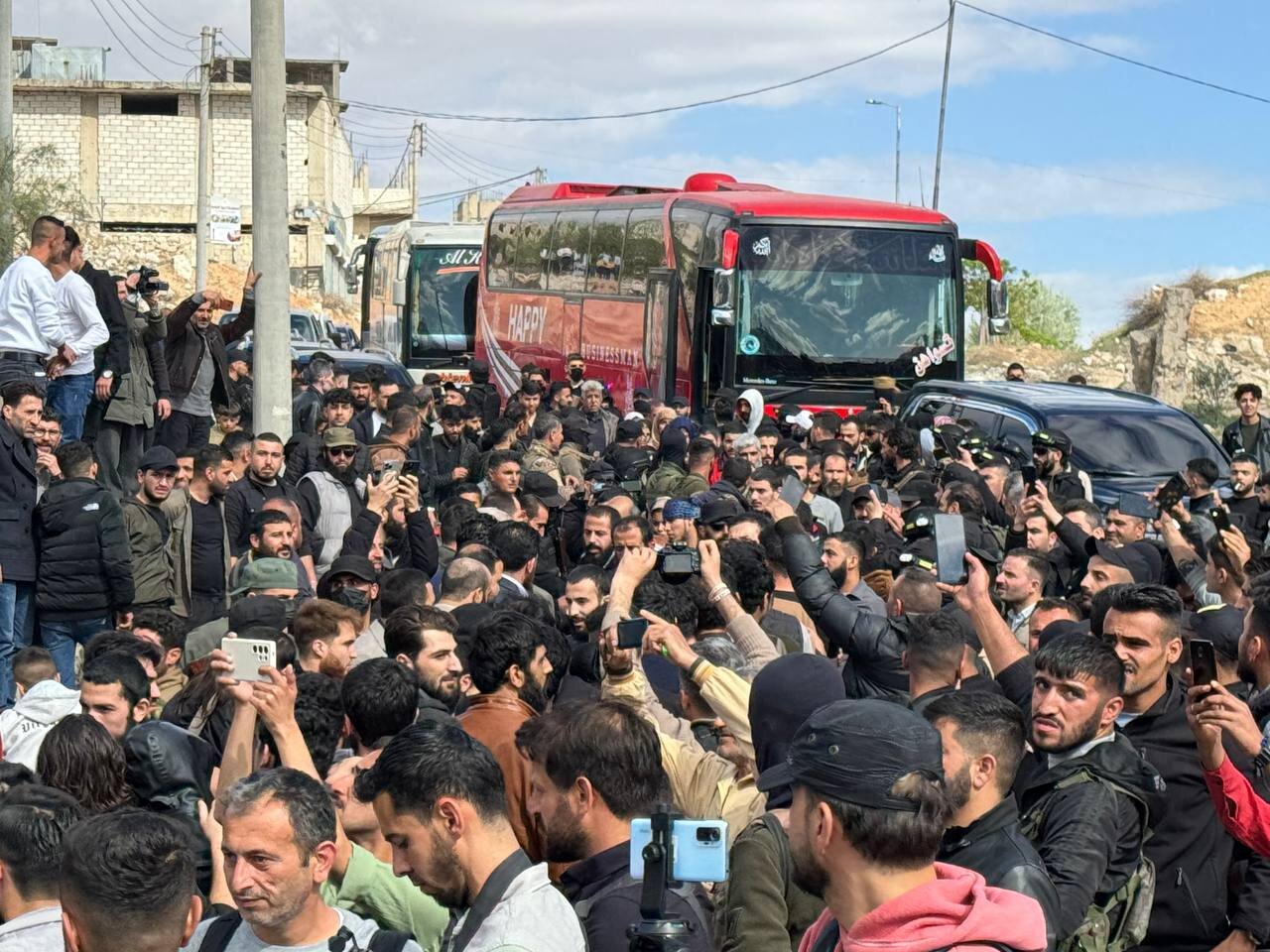 تبادل ۲۵۰ اسیر بین حکومت جولانی و نیروهای قسد در شهر حلب سوریه