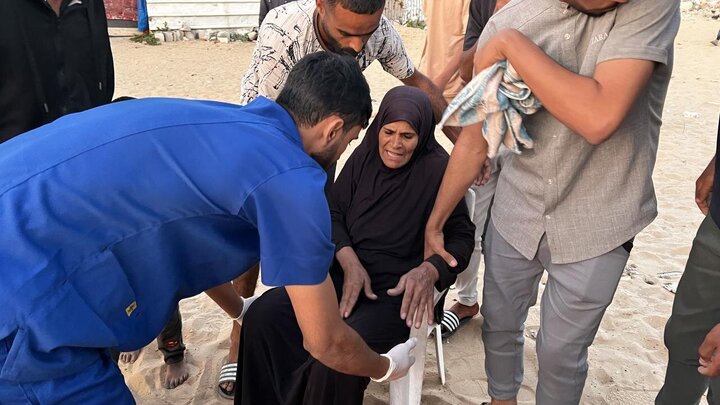 تقرير مصور/ الكيان الصهيوني يقصف خياما لجأ إليها لاجئون فلسطينيون غرب خانيوس