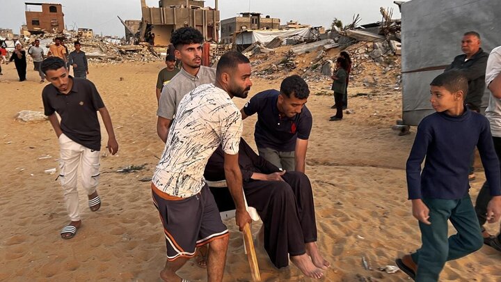 تقرير مصور/ الكيان الصهيوني يقصف خياما لجأ إليها لاجئون فلسطينيون غرب خانيوس