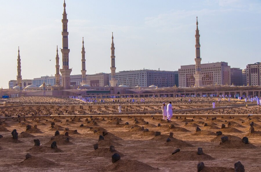 Historia | Tarehe 8 Shawwal 1345 Hijria, Mawahhabi walibomoa na kuyanajisi Makaburi ya Ahlu Bayt wa Mtume Muhammad (s.a.w.w) katika Mji wa Madina