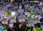 Mais de mil cidades nos EUA e no exterior registram atos contra Trump em maior protesto desde retorno à presidência