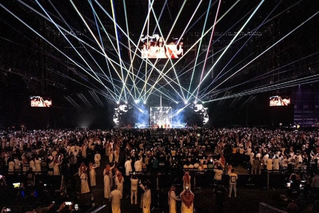 ڈیزرٹ ڈسکو! مسجد النبی (صلی اللہ علیہ و آلہ) سے صرف چند سو میٹر کے فاصلے پر؟