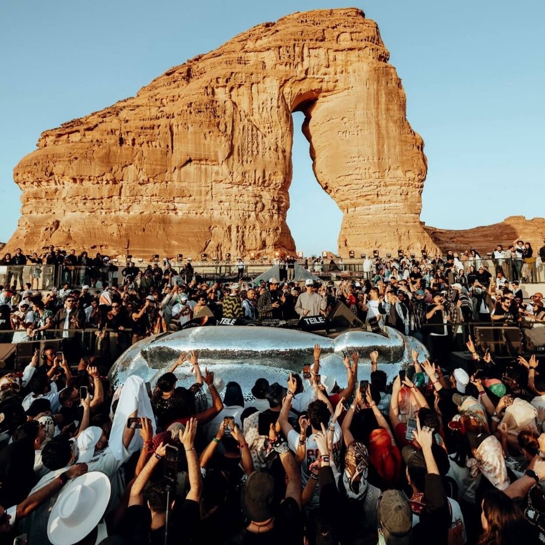 ڈیزرٹ ڈسکو! مسجد النبی (صلی اللہ علیہ و آلہ) سے صرف چند سو میٹر کے فاصلے پر؟