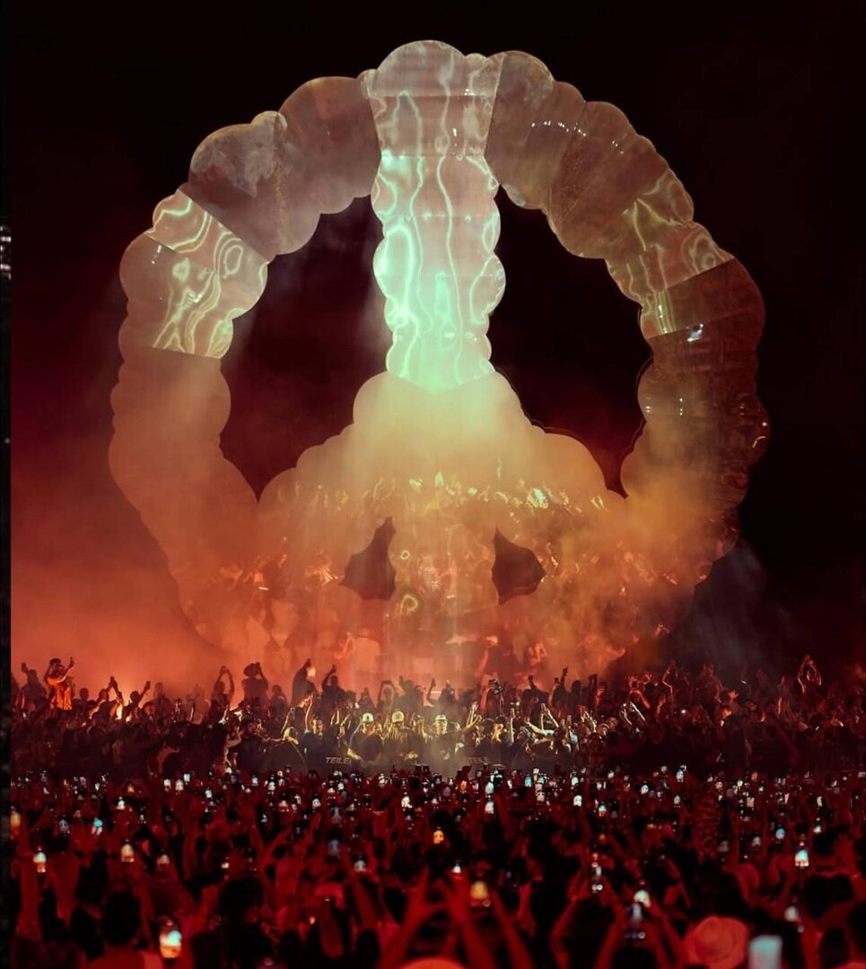 ڈیزرٹ ڈسکو! مسجد النبی (صلی اللہ علیہ و آلہ) سے صرف چند سو میٹر کے فاصلے پر؟