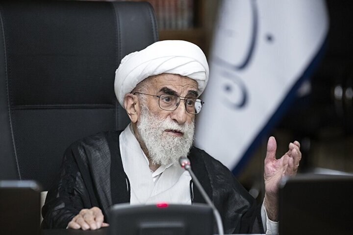 آیت‌الله جنتی: حل مشکلات کشور در گرو تحقق شعار سال است 