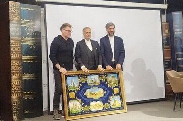Isang libro tungkol sa buhay ni martir, Major General Qassem Soleimani, nailathala  sa isang sikat na nobelang Ruso