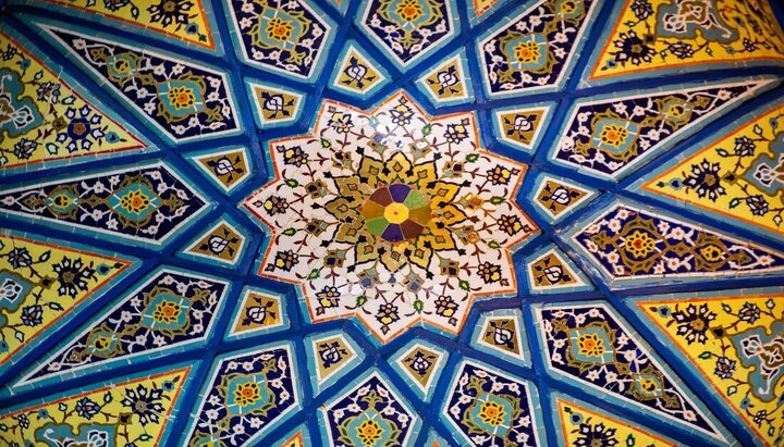 تقرير مصور/ نظرة على زخارف هندسية للصحن الحسيني الطاهر بمدينة كربلاء