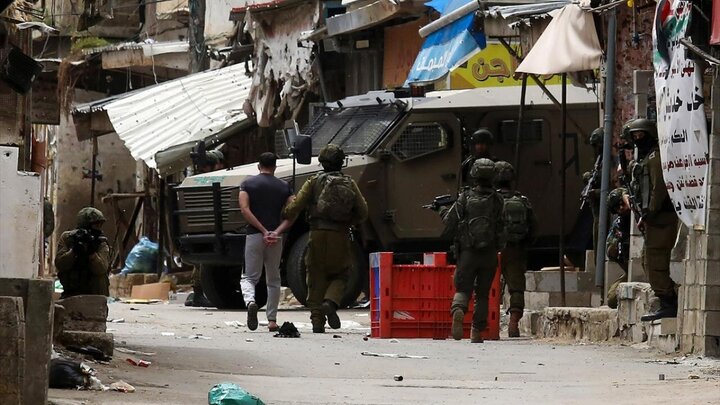 تقرير مصور/ قوات الاحتلال الصهيونية تقتحم مخيم بلاطة للاجئين بالضفة وتجبر الفلسطينيين على المغادرة