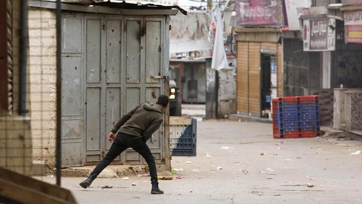 تقرير مصور/ قوات الاحتلال الصهيونية تقتحم مخيم بلاطة للاجئين بالضفة وتجبر الفلسطينيين على المغادرة