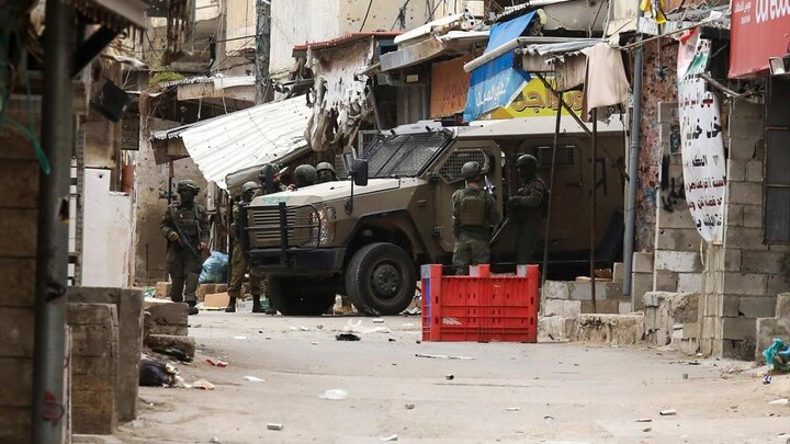 تقرير مصور/ قوات الاحتلال الصهيونية تقتحم مخيم بلاطة للاجئين بالضفة وتجبر الفلسطينيين على المغادرة