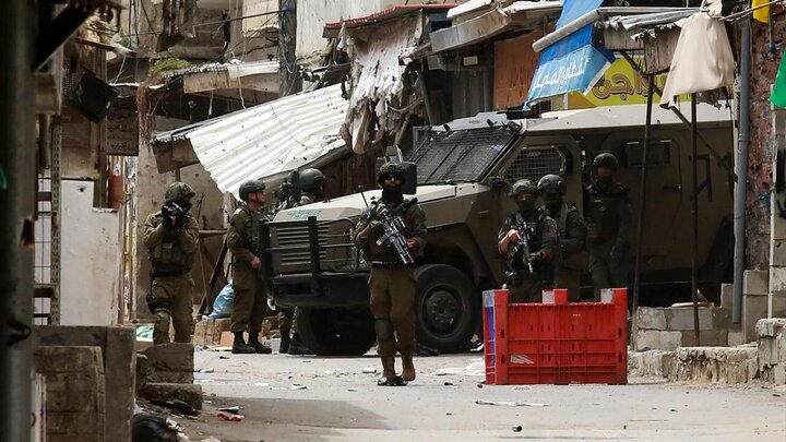 تقرير مصور/ قوات الاحتلال الصهيونية تقتحم مخيم بلاطة للاجئين بالضفة وتجبر الفلسطينيين على المغادرة