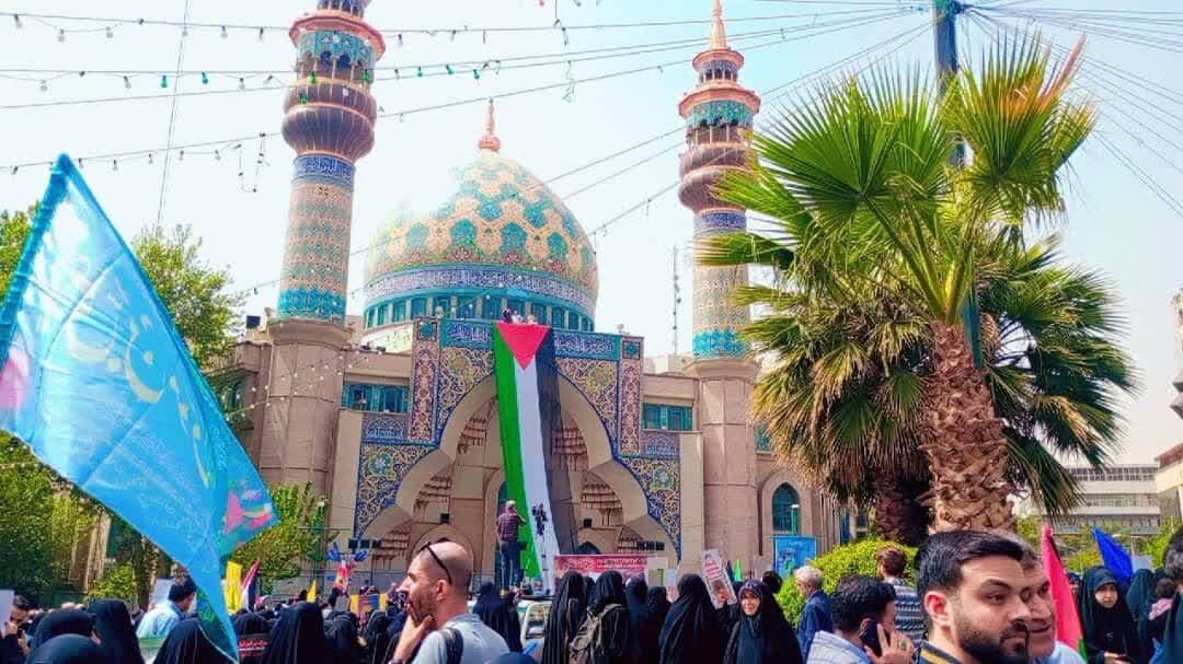 Xwendekarên dibistanên berxwedanê yên Tehranê li dijî cinayetên Rejîma Siyonîst li Meydana Filistînê civiyan - Tehran Xwendekarên dibistanên berxwedanê yên Tehranê li dijî cinayetên Rejîma Siyonîst li Meydana Filistînê civiyan - Tehran