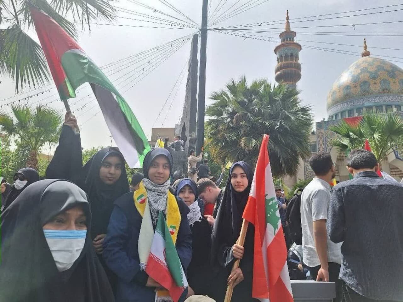 Xwendekarên dibistanên berxwedanê yên Tehranê li dijî cinayetên Rejîma Siyonîst li Meydana Filistînê civiyan - Tehran Xwendekarên dibistanên berxwedanê yên Tehranê li dijî cinayetên Rejîma Siyonîst li Meydana Filistînê civiyan - Tehran