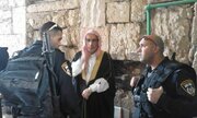 Arrestan a imán de Al-Aqsa tras oración pro-Gaza