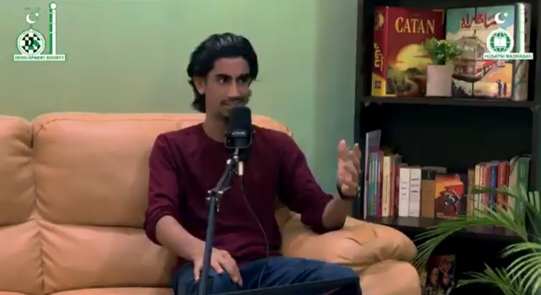 Ulinganisho kati ya Maisha ya Seminari (Hawza) za Kiislamu na Maisha ya Vyuo Vikuu vya Kisekula (Kidunia).