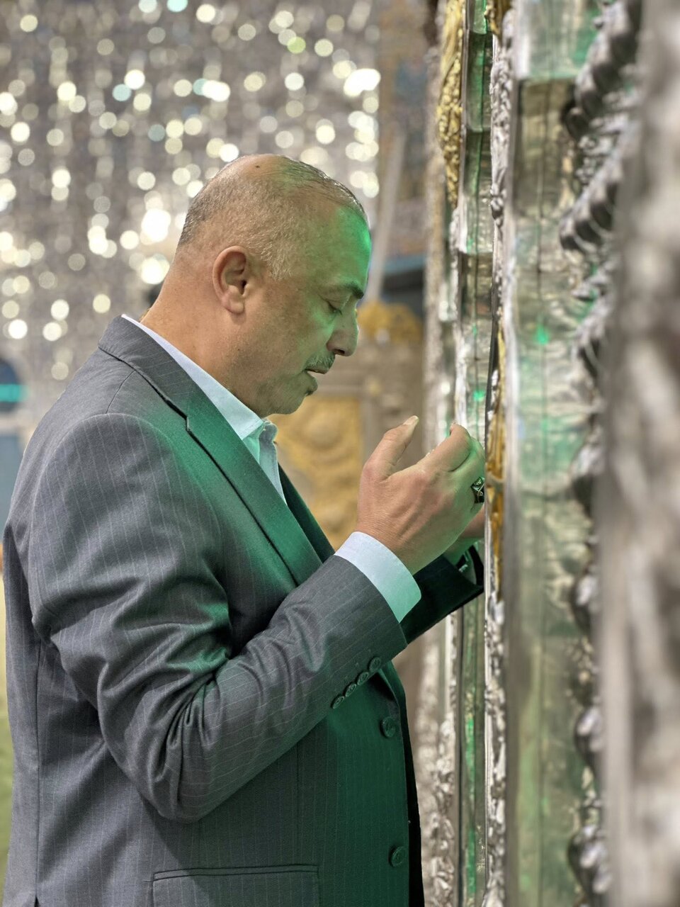 السفير العراقي بدمشق بعد زيارته لمرقد السيدة زينب (ع) يعد بعودة السياحة الدينية+(صور)