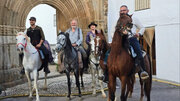 Amigos españoles de peregrinación a La Meca a caballo llegan a Siria