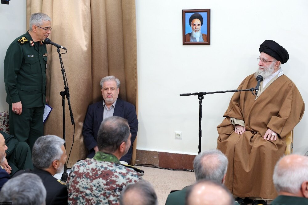 Adui amechanganyikiwa na ana hofu kuhusu maendeleo ya Jamhuri ya Kiislamu / Kudumisha utayari wa hali ya juu na uboreshaji wa maunzi na programu