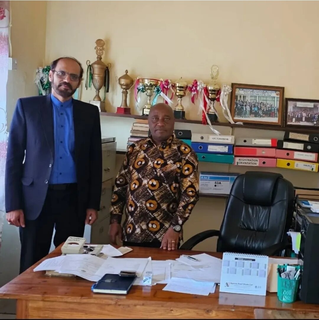 Dk. Maarefi akutana na kufanya mazungumzo na Mheshimiwa Jaft Njawale, Rais wa Umoja wa Wanafunzi wa Chuo Kikuu cha Augustino Tanzania (SAUTI)