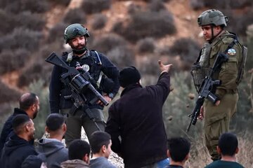 “Os animais têm mais direitos que nós”: como as casas de palestinos são roubadas pelos “colonos”