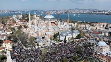 Ulat ng Larawan: Libu-libong mga Turko ang nagtitipon sa Istanbul upang tuligsain ang mga krimen ng mga Zionistang entidad sa sinasakop na Palestine