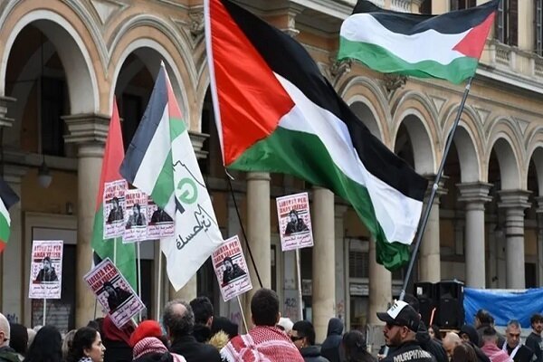Demonstrationen von Tausenden italienischer zur Verurteilung israelischer Verbrechen in Gaza