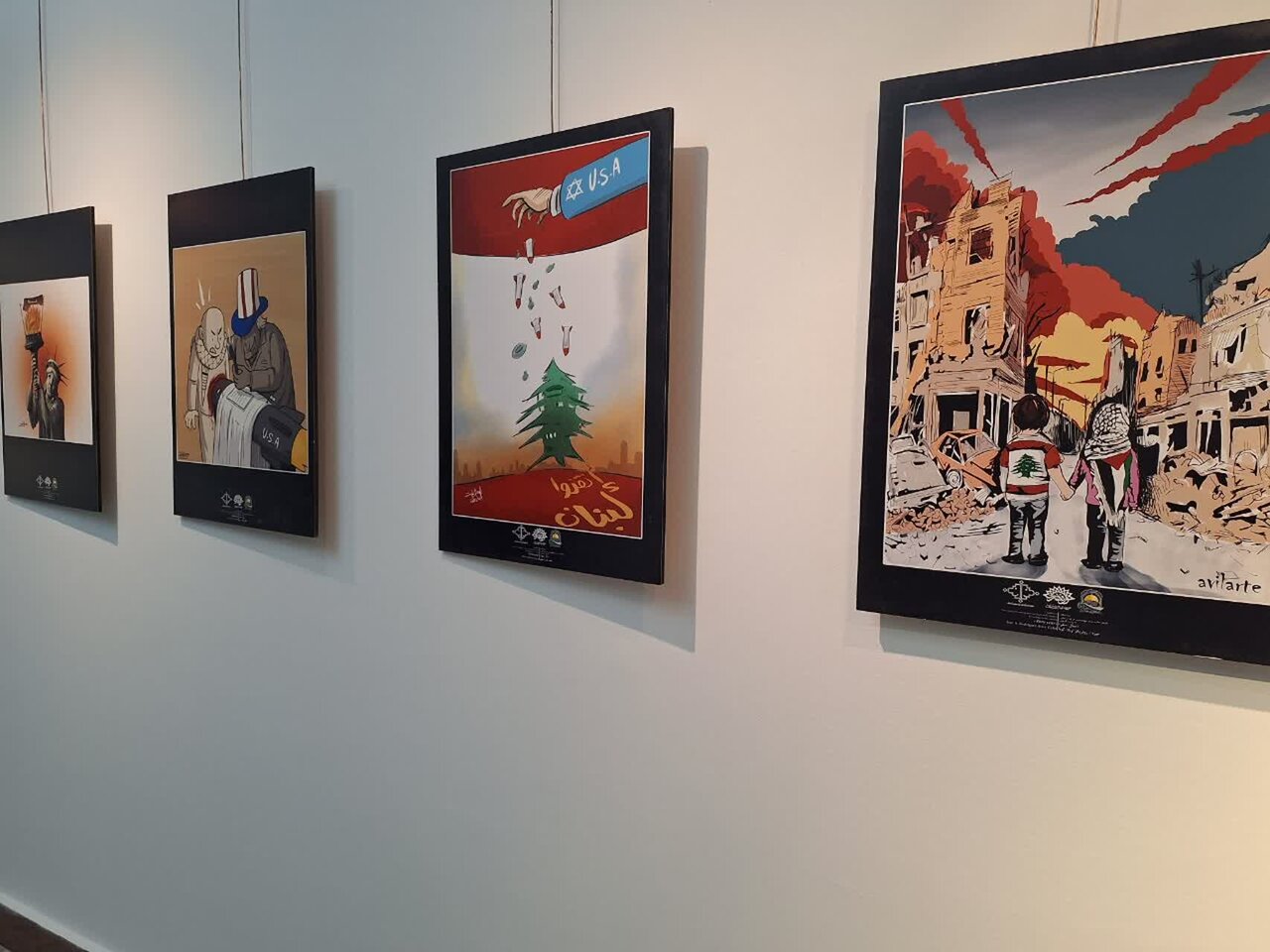 《零年》讽刺漫画展在德黑兰开幕 聚焦犹太复国主义罪行(附图片)