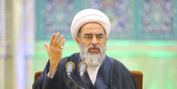 آیت‌الله فاضل لنکرانی: دویست درس تخصصی  و عمومی تفسیر در حوزه برگزار می‌شود