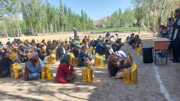 Photos: Ayatollah Yaqoobi's office provides humanitarian aid to needy Shiites in Darah Sof, Afghanistan