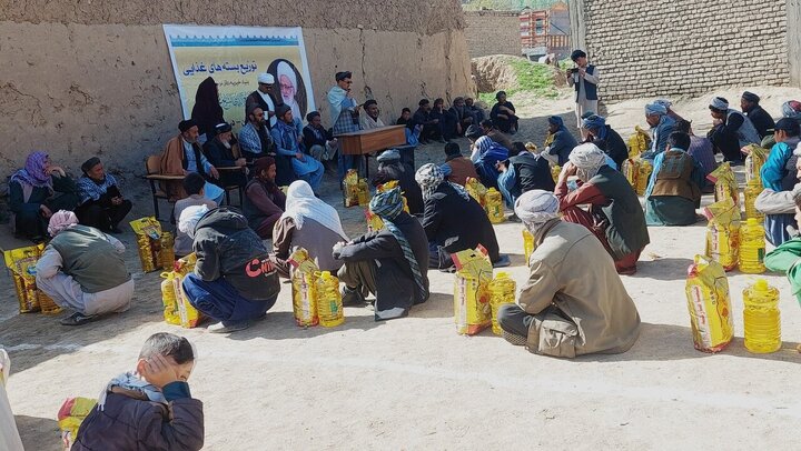 Photos: Ayatollah Yaqoobi's office provides humanitarian aid to needy Shiites in Darah Sof, Afghanistan