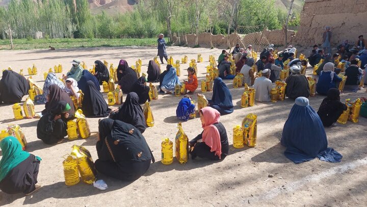 Photos: Ayatollah Yaqoobi's office provides humanitarian aid to needy Shiites in Darah Sof, Afghanistan