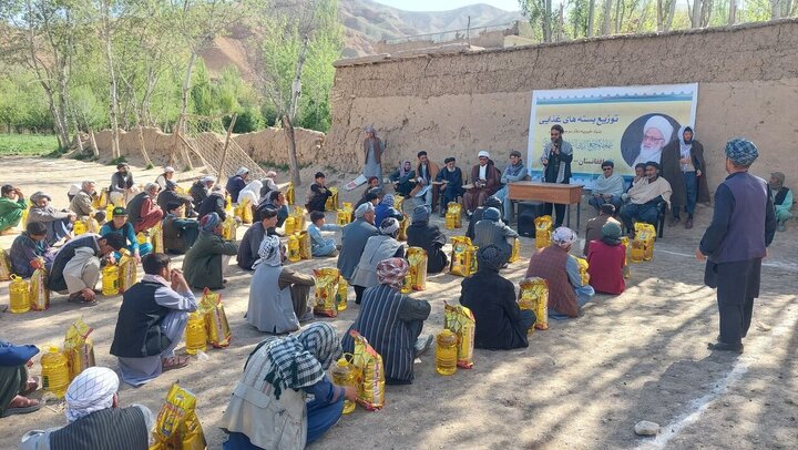 Photos: Ayatollah Yaqoobi's office provides humanitarian aid to needy Shiites in Darah Sof, Afghanistan