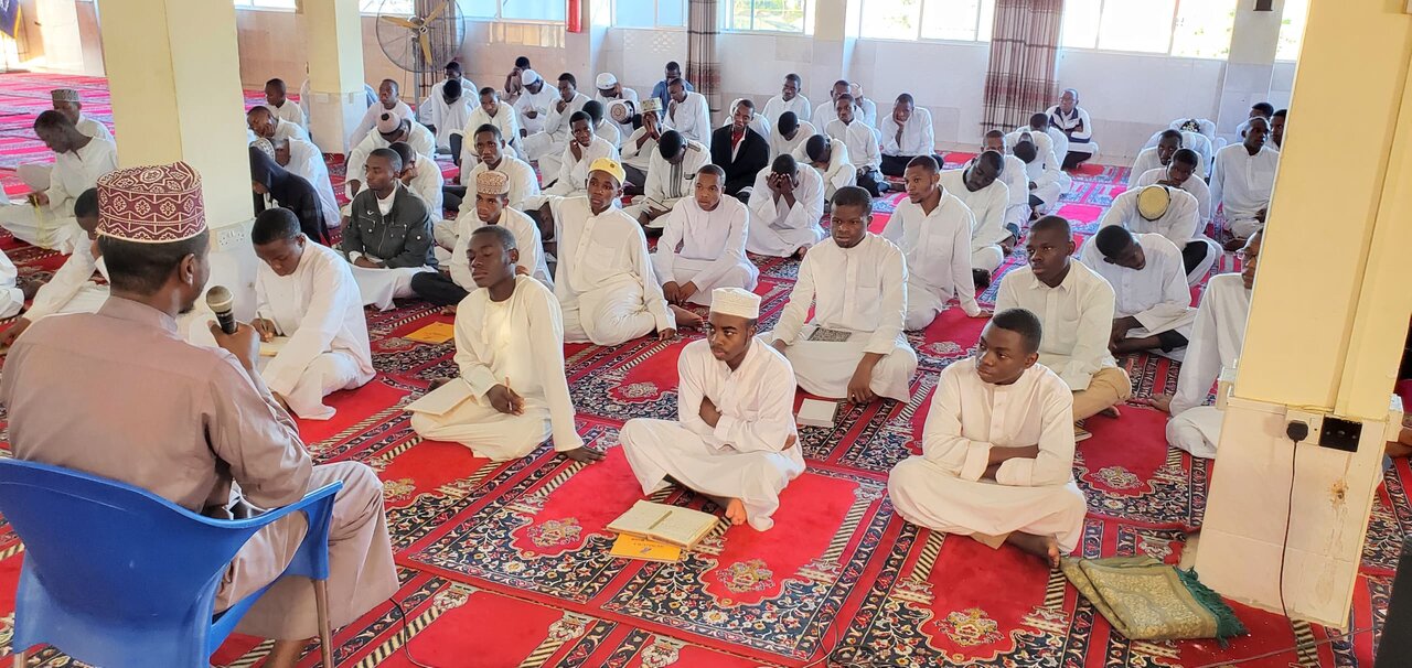 Siri na Falsafa ya Ratiba ya Darsa ya "Subhi ya Kimaanawi" kwa Wanafunzi wa Jamiat Al-Mustafa, Dar-es-Salam, Tanzania + Picha