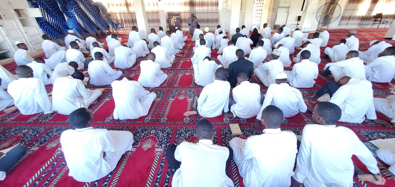 Siri na Falsafa ya Ratiba ya Darsa ya "Subhi ya Kimaanawi" kwa Wanafunzi wa Jamiat Al-Mustafa, Dar-es-Salam, Tanzania + Picha