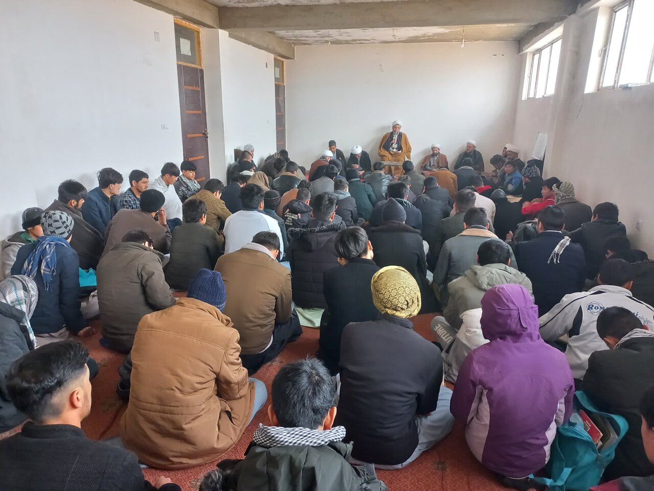 بزرگترین حوزه علمیه شیعی در شمال افغانستان / روزانه ۱۰۰۰ نفر از ۵ ساله تا ۷۰ ساله برای تحصیل در مجتمع عالی امام جعفر صادق(ع) رفت و آمد دارند