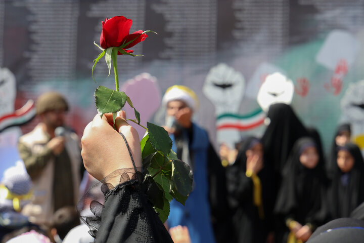 اجتماع دانش آموزان مشهدی در حمایت از کودکان غزه