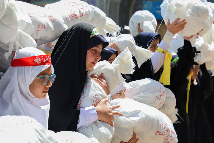 اجتماع دانش آموزان مشهدی در حمایت از کودکان غزه