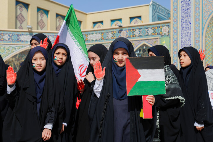 اجتماع دانش آموزان مشهدی در حمایت از کودکان غزه